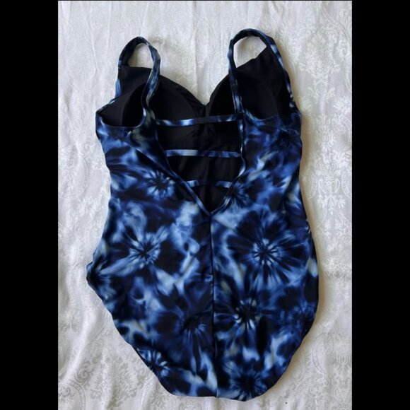 Aqua Green- One piece swimsuit- Blue & Black- L/XL - Picture 7 of 7